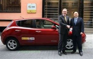 IDAE PONDRÁ A PRUEBA EL COCHE ELÉCTRICO NISSAN LEAF