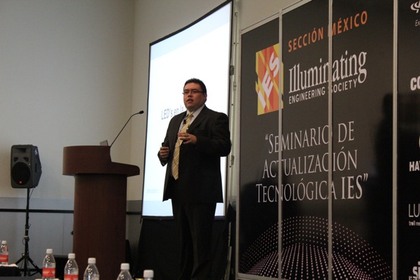 LEDS EN EL SEMINARIO DE ACTUALIZACIÓN TECNOLÓGICA DE LA IES