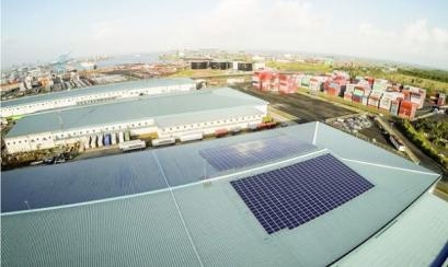 Presentan edificio verde con uso de paneles solares en Panamá.