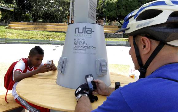 INTERNET Y ENERGÍA SOLAR GRATIS MEJORAN VIDA EN BARRIOS DE MEDELLÍN