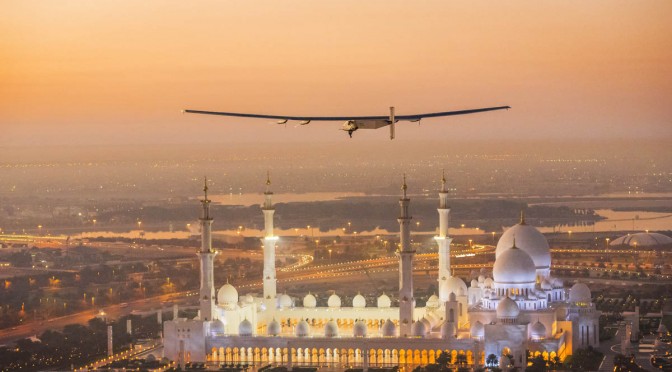 BATE RÉCORD AVIÓN SOLAR IMPULSE 2 IMPULSADO POR ENERGÍA SOLAR FOTOVOLTAICA