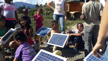 COLOMBIA PROMUEVE ENERGÍA SOLAR Y PAZ EN COMUNIDADES POBRES RURALES