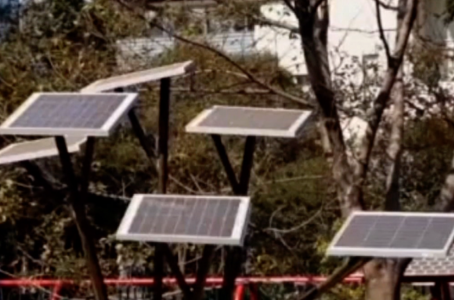 PÁNELES SOLARES DEL TAMAÑO DE UNA LAPTOP ALUMBRAN ÁFRICA