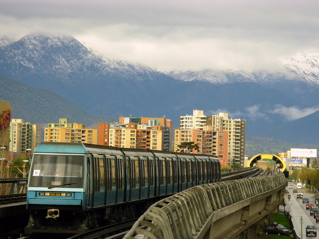 EXPERTOS ESTUDIAN UTILIZAR ENERGÍA SOLAR PARA EL METRO DE SANTIAGO DE CHILE