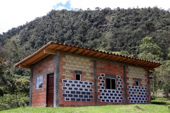 INVESTIGADORES DE EAFIT CONSTRUYEN UNA CASA QUE FUNCIONA CON ENERGÍA SOLAR