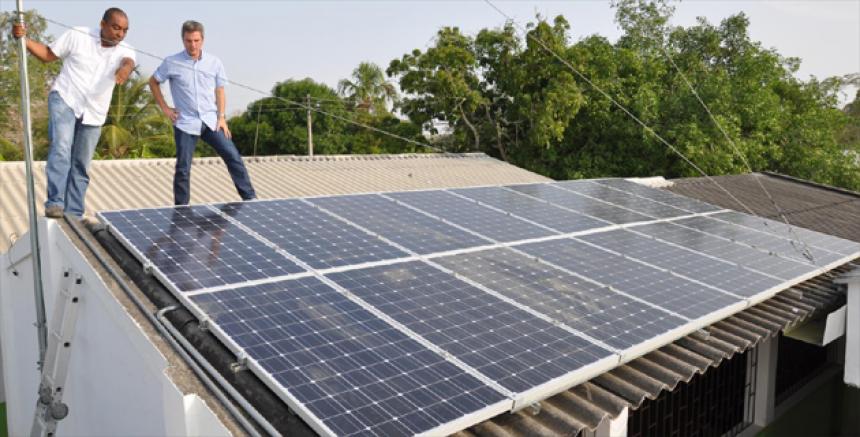EN MONTERÍA FUNCIONA EL PRIMER COLEGIO DEL PAÍS CON ENERGÍA SOLAR