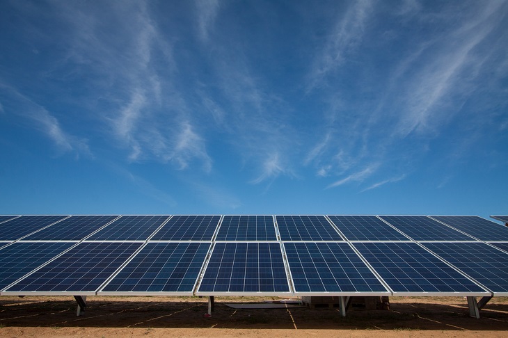 Construcción de tres plantas de energía solar fotovoltaica a X-Elio y Grupotec en Andalucía