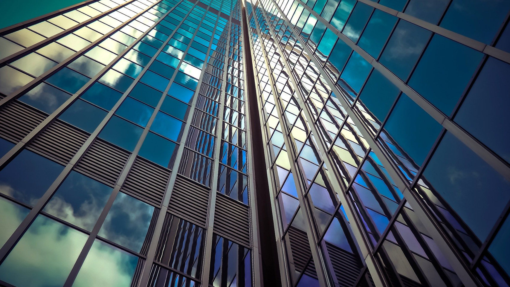 Ventanas que capturan energía solar con la misma eficiencia que los paneles