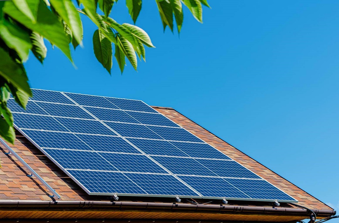 ¿Qué efectos generan las sombras en la producción de un panel solar?