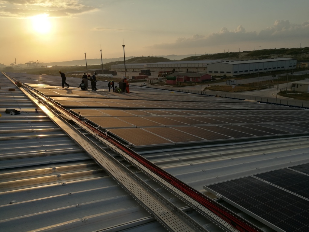 Cuba crea un mecanismo para que personas jurídicas y entidades estatales pueden contratar o financiar energía fotovoltaica