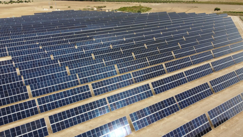 Soltec lanza 45 becas de formación solar en Colombia, México y España