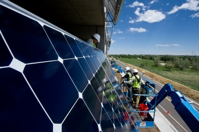La fotovoltaica abarata la luz un 35 por ciento en las horas solares
