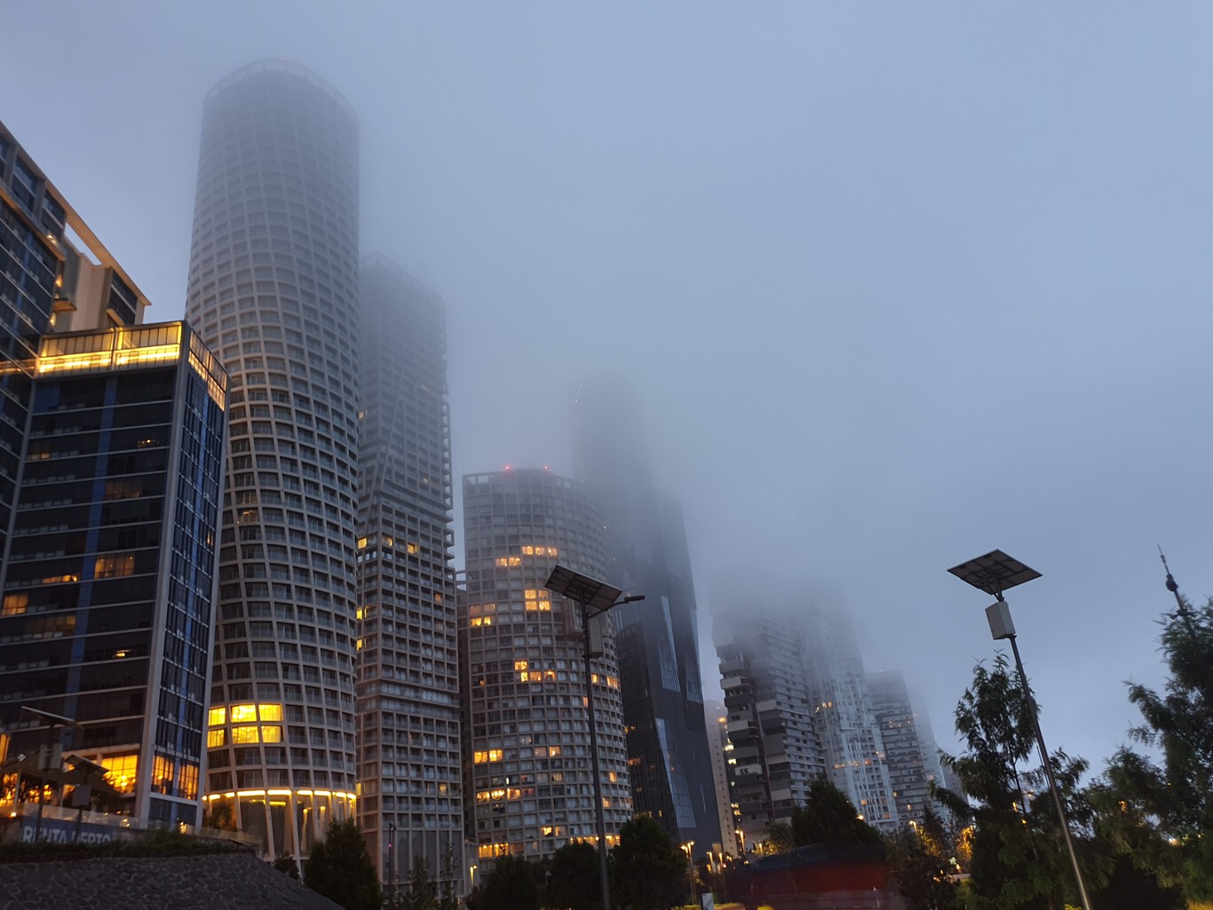 "Creamos electricidad de la nada": la nueva fuente de energía renovable fruto del azar y que se basa en aire húmedo