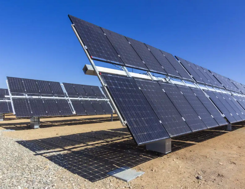 Así es el ingenioso panel solar de doble cara que genera un 20 por ciento de potencia ocupando lo mismo