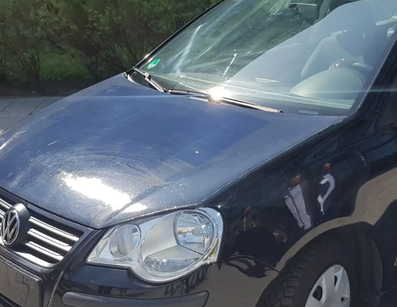 El invento que dispara la autonomía de los coches eléctricos: placas solares integradas en el capó