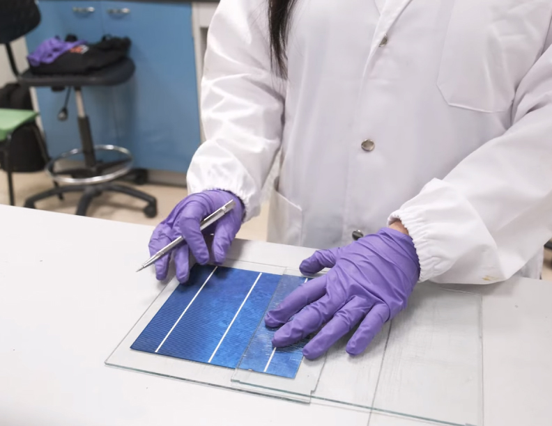 Desarrollan un método para recuperar el silicio de gran pureza de los paneles solares y convertirlo en baterías de iones de litio