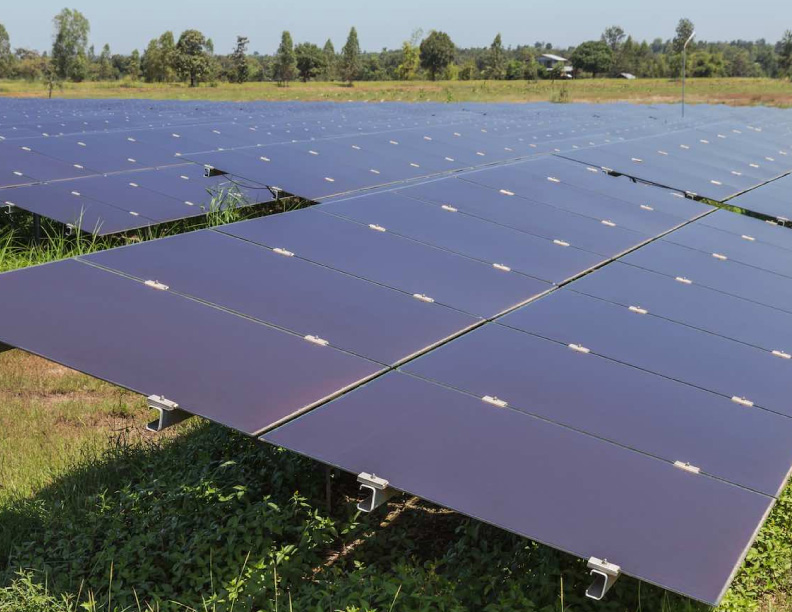 Éxito en la primera subasta solar transfronteriza de Europa, hasta 516 MW