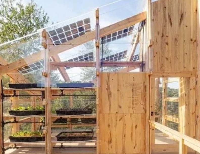 Invernadero solar hidropónico autosuficiente