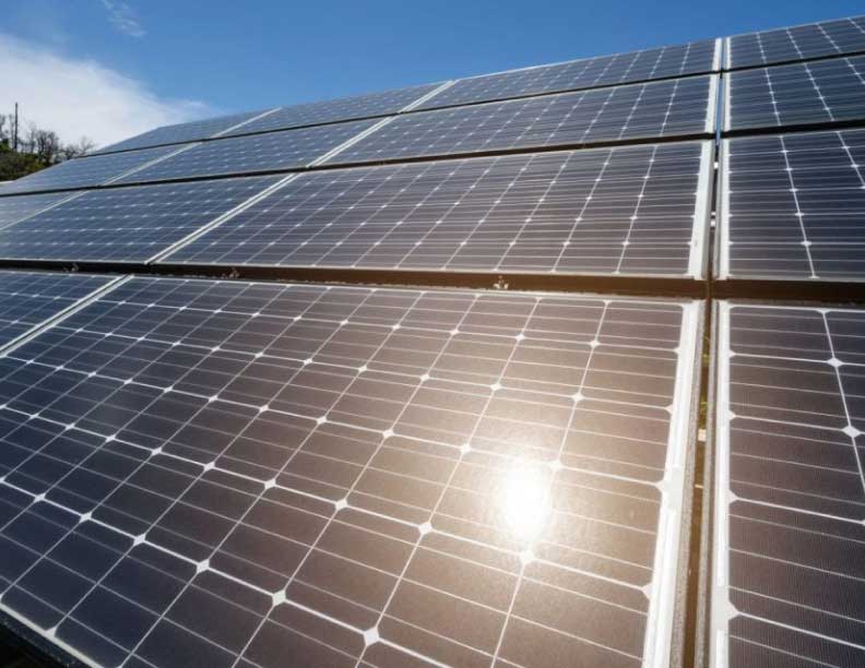 Los paneles solares se despiden de su material más común: Japón inventa uno nuevo, más eficiente y de nombre impronunciable