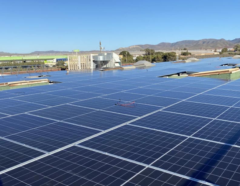 Las instalaciones que desarrollan lo último en neumáticos usando energía solar